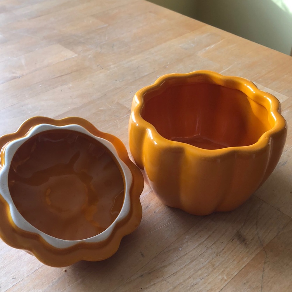 NWOT Small Orange Ceramic pumpkin soup Bowl w/Lid - Picture 3 of 6